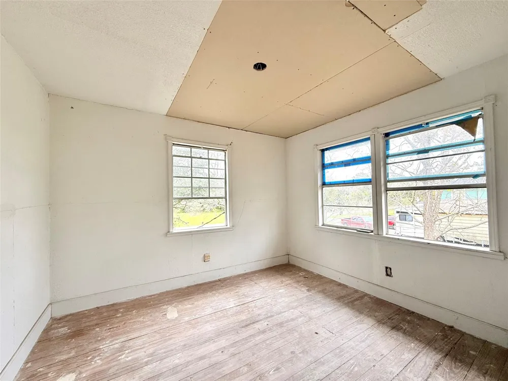 2806 Pearl Street Liverpool, TX 77577