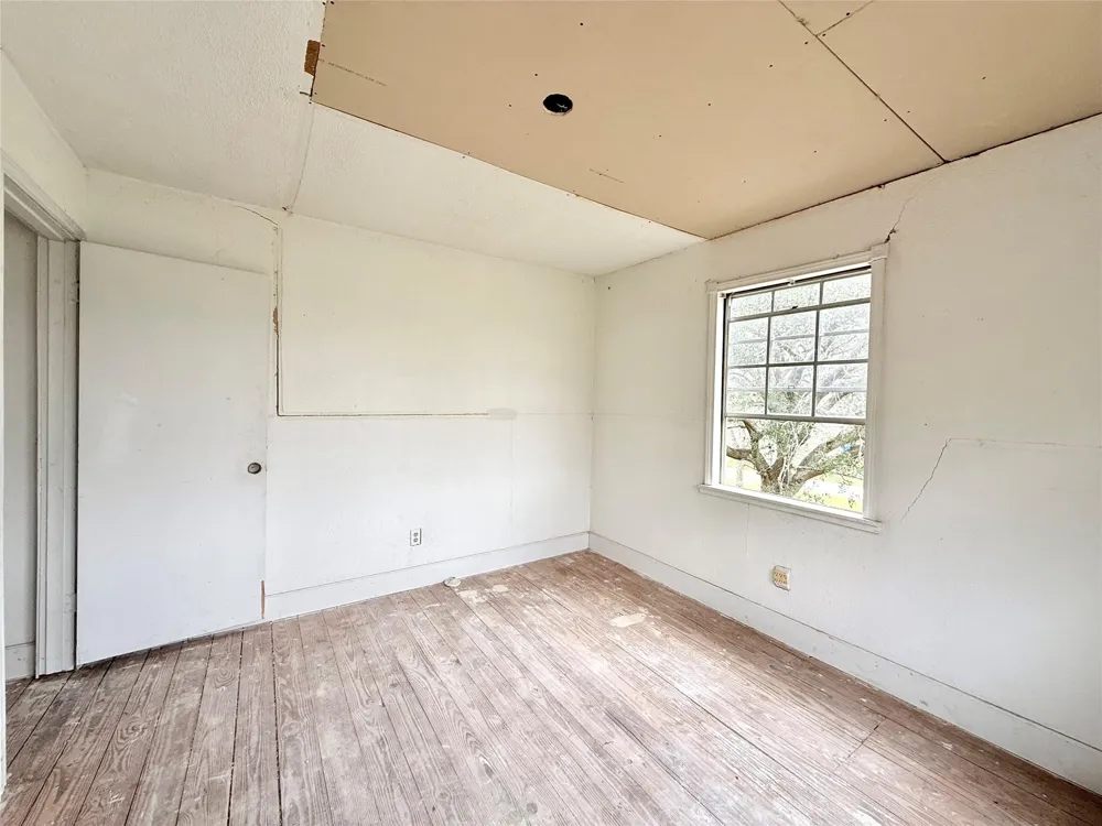2806 Pearl Street Liverpool, TX 77577