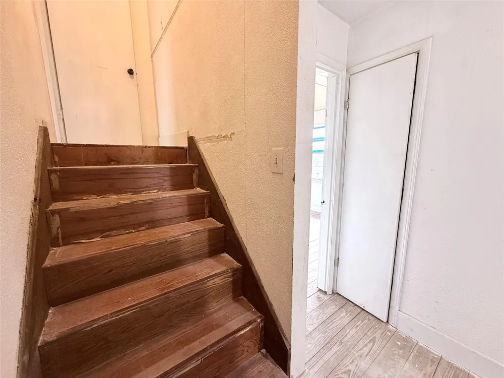 2806 Pearl Street Liverpool, TX 77577