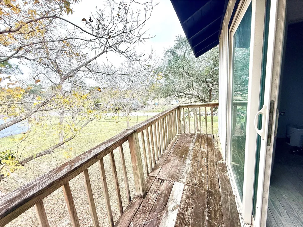 2806 Pearl Street Liverpool, TX 77577