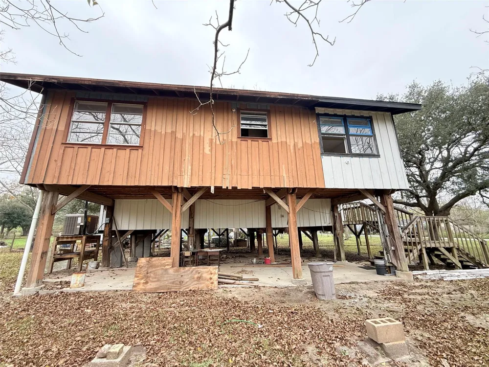 2806 Pearl Street Liverpool, TX 77577