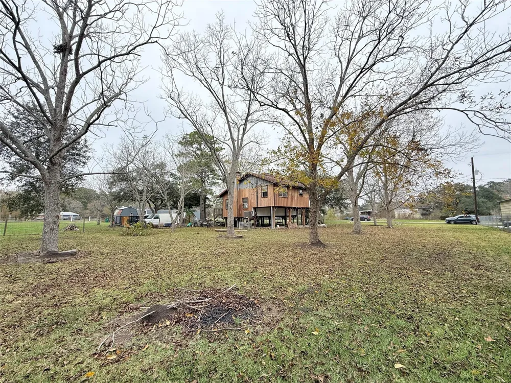 2806 Pearl Street Liverpool, TX 77577