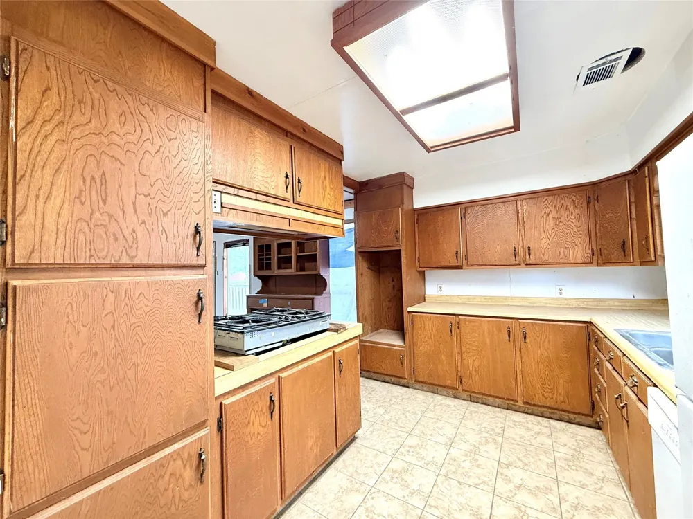 2806 Pearl Street Liverpool, TX 77577