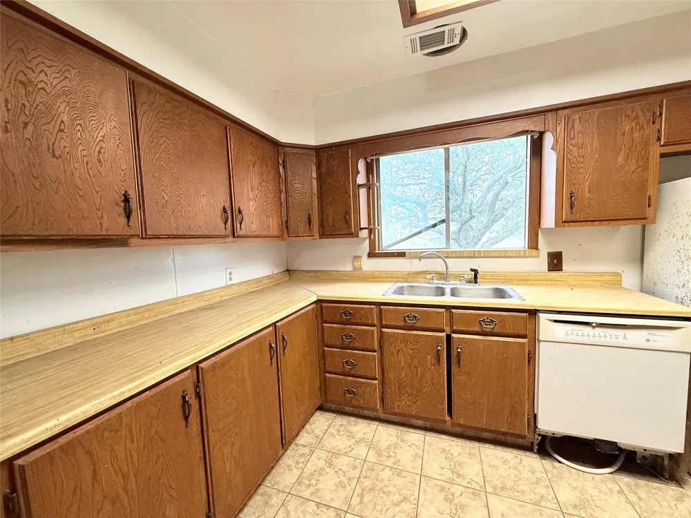 2806 Pearl Street Liverpool, TX 77577