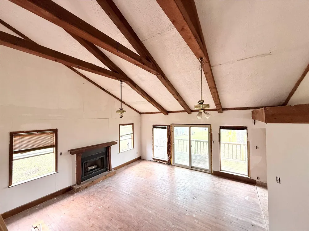 2806 Pearl Street Liverpool, TX 77577