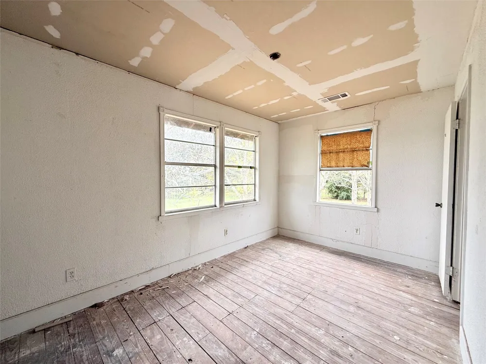 2806 Pearl Street Liverpool, TX 77577