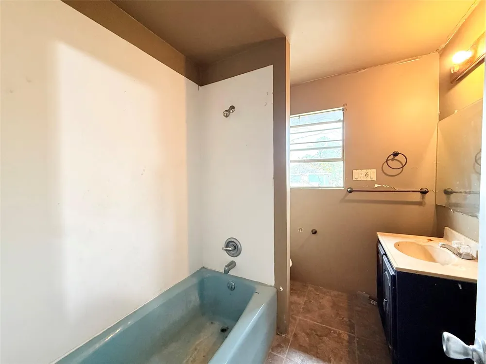 2806 Pearl Street Liverpool, TX 77577