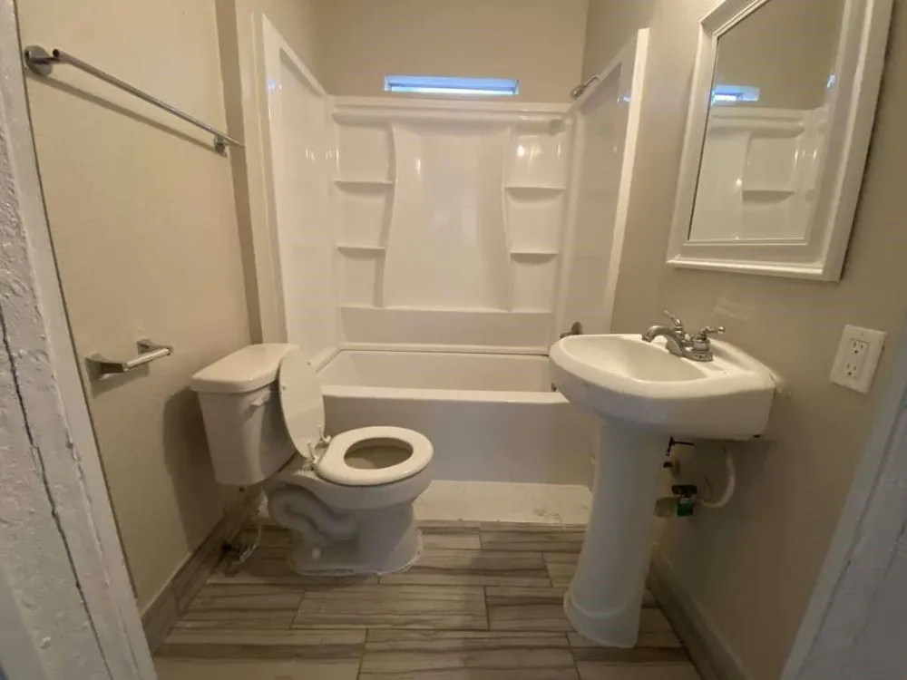 8213 E Erath Street Houston, TX 77012
