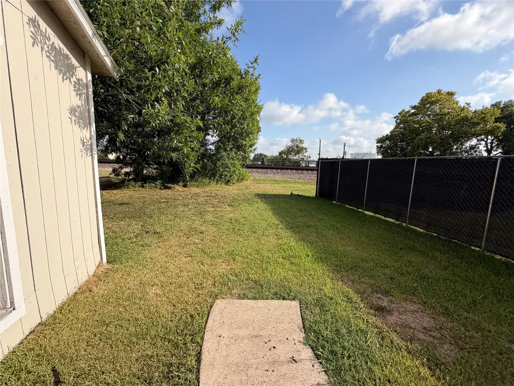 8213 E Erath Street Houston, TX 77012