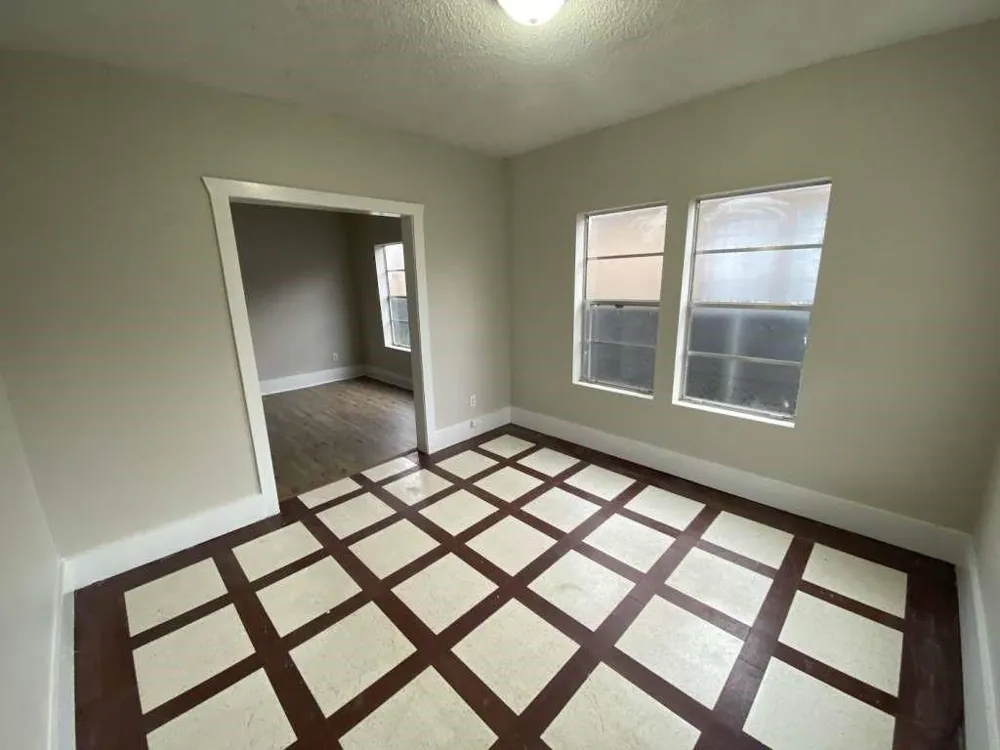 8213 E Erath Street Houston, TX 77012