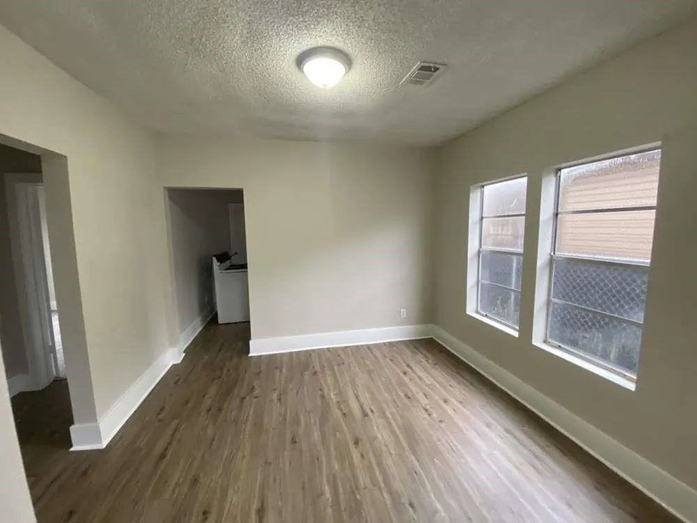 8213 E Erath Street Houston, TX 77012