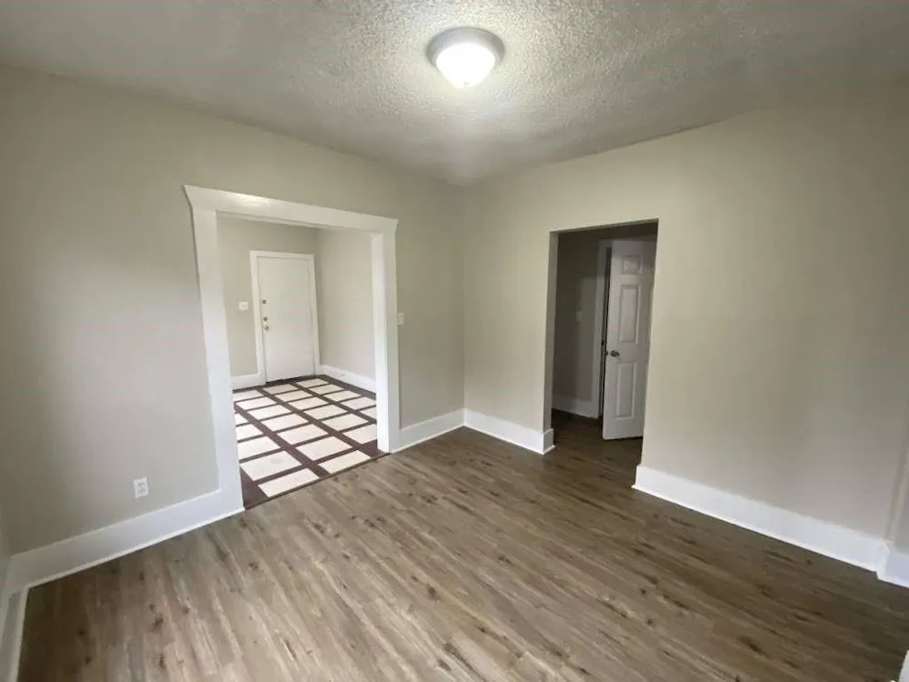 8213 E Erath Street Houston, TX 77012