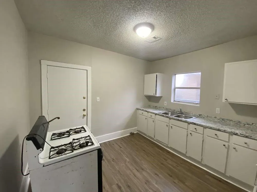 8213 E Erath Street Houston, TX 77012