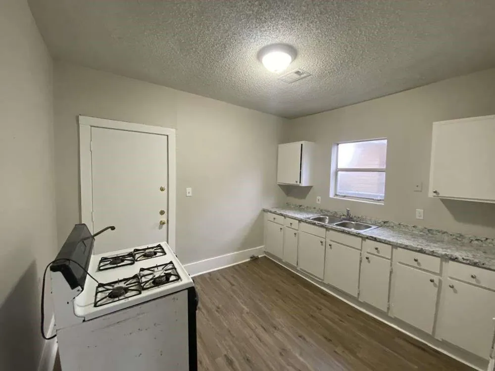 8213 E Erath Street Houston, TX 77012