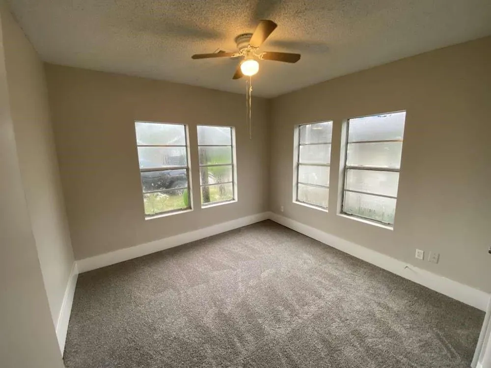 8213 E Erath Street Houston, TX 77012