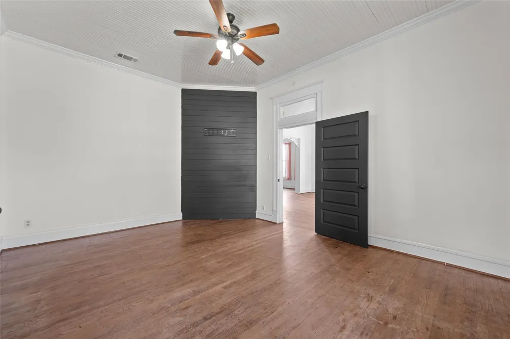 608 Miller Street Anahuac, TX 77514