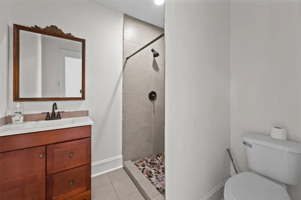 608 Miller Street Anahuac, TX 77514