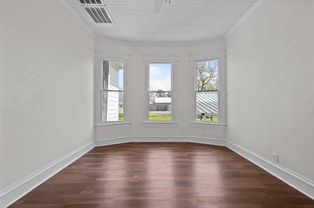 608 Miller Street Anahuac, TX 77514