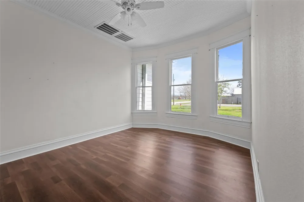 608 Miller Street Anahuac, TX 77514