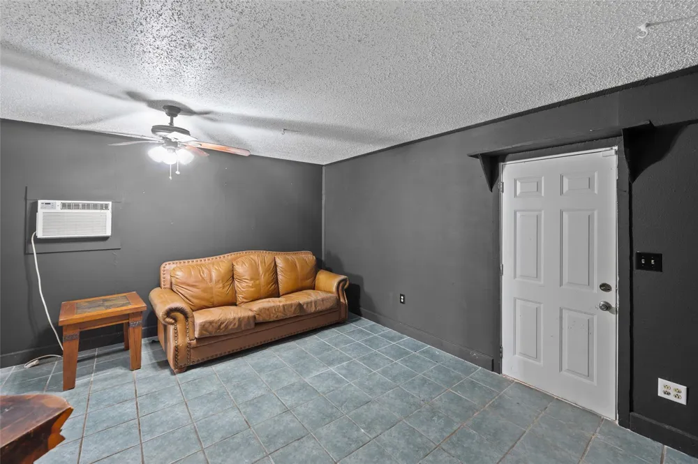 608 Miller Street Anahuac, TX 77514