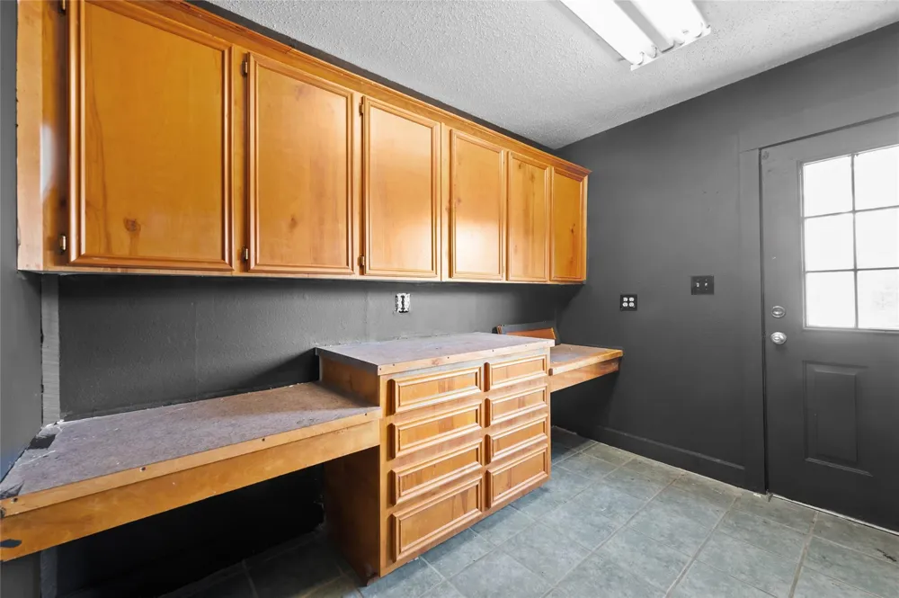 608 Miller Street Anahuac, TX 77514