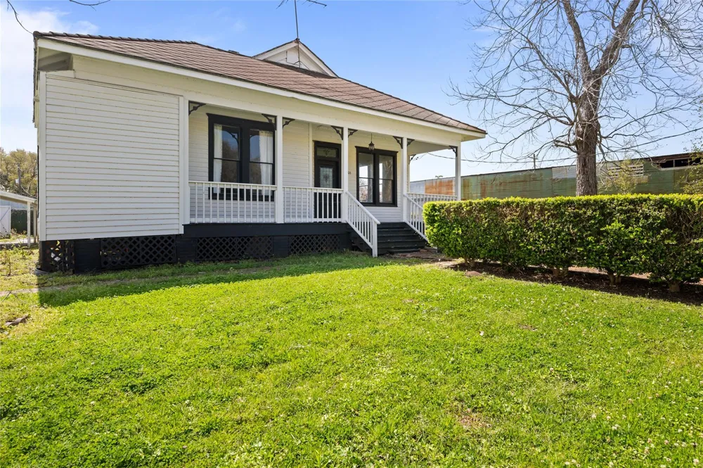 608 Miller Street Anahuac, TX 77514