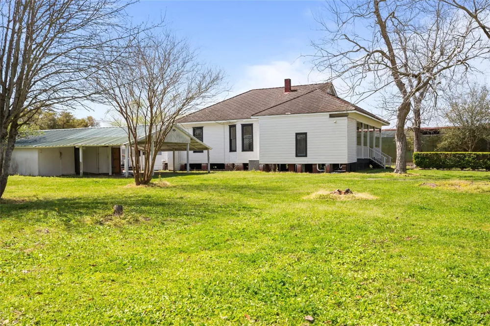 608 Miller Street Anahuac, TX 77514