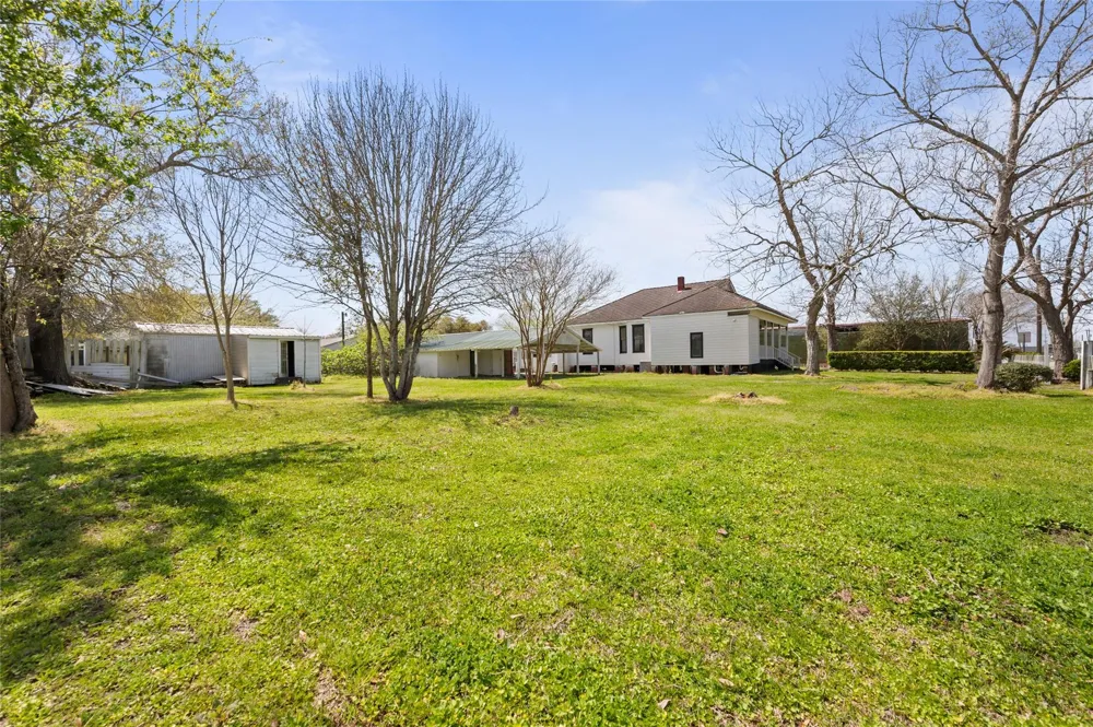 608 Miller Street Anahuac, TX 77514