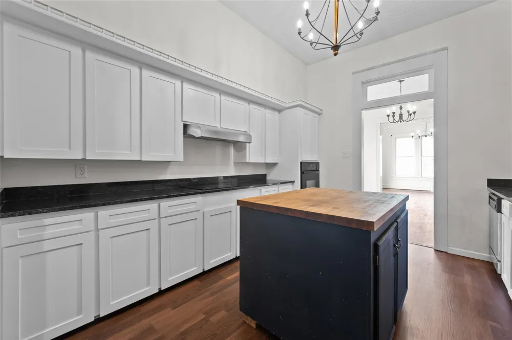 608 Miller Street Anahuac, TX 77514