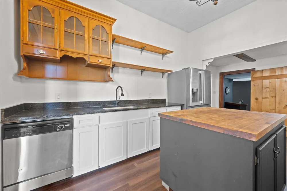 608 Miller Street Anahuac, TX 77514