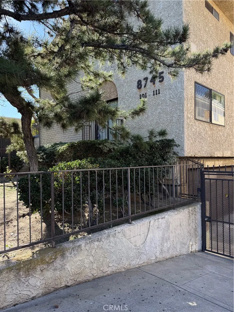 8745 Willis #107 Panorama City, CA 91402