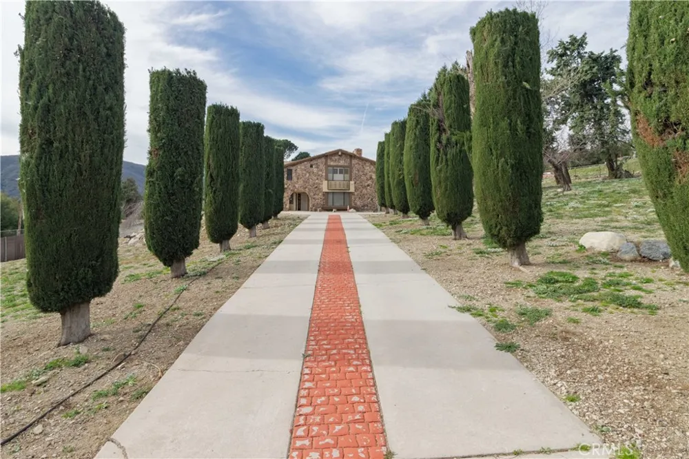 750 Woodlawn San Bernardino, CA 92407