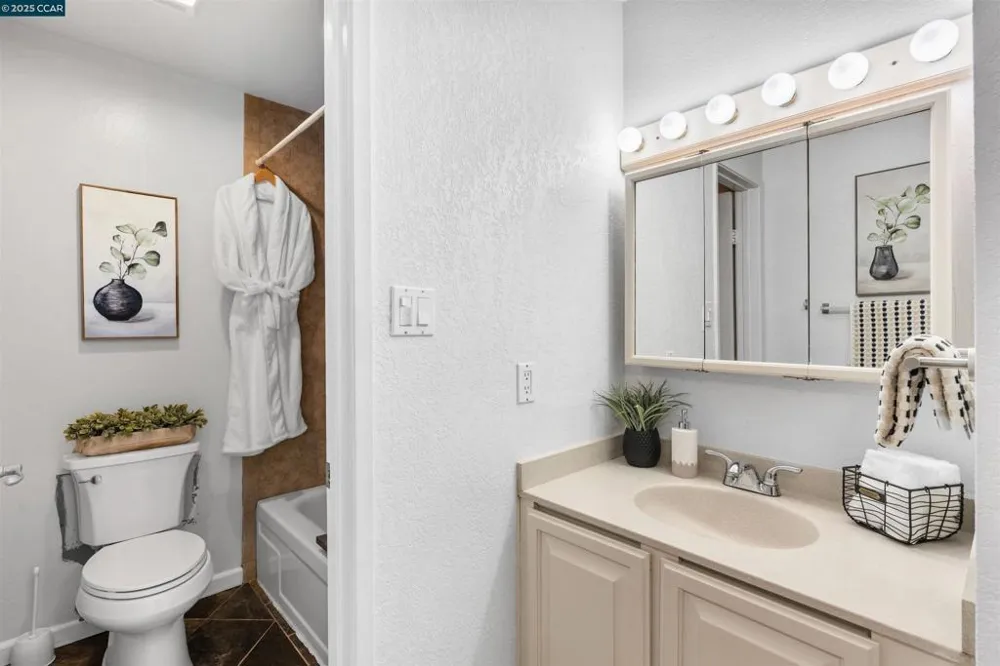 2720 Oak Rd #129 Walnut Creek, CA 94597