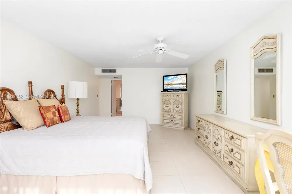 2751 S Ocean Dr #208S Hollywood, FL 33019
