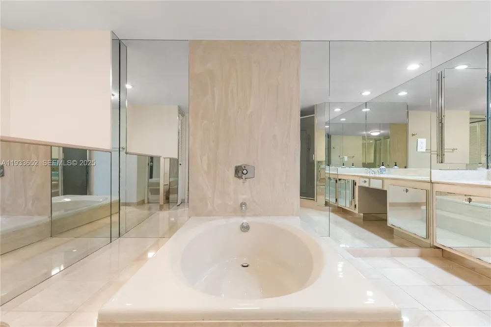 2751 S Ocean Dr #208S Hollywood, FL 33019
