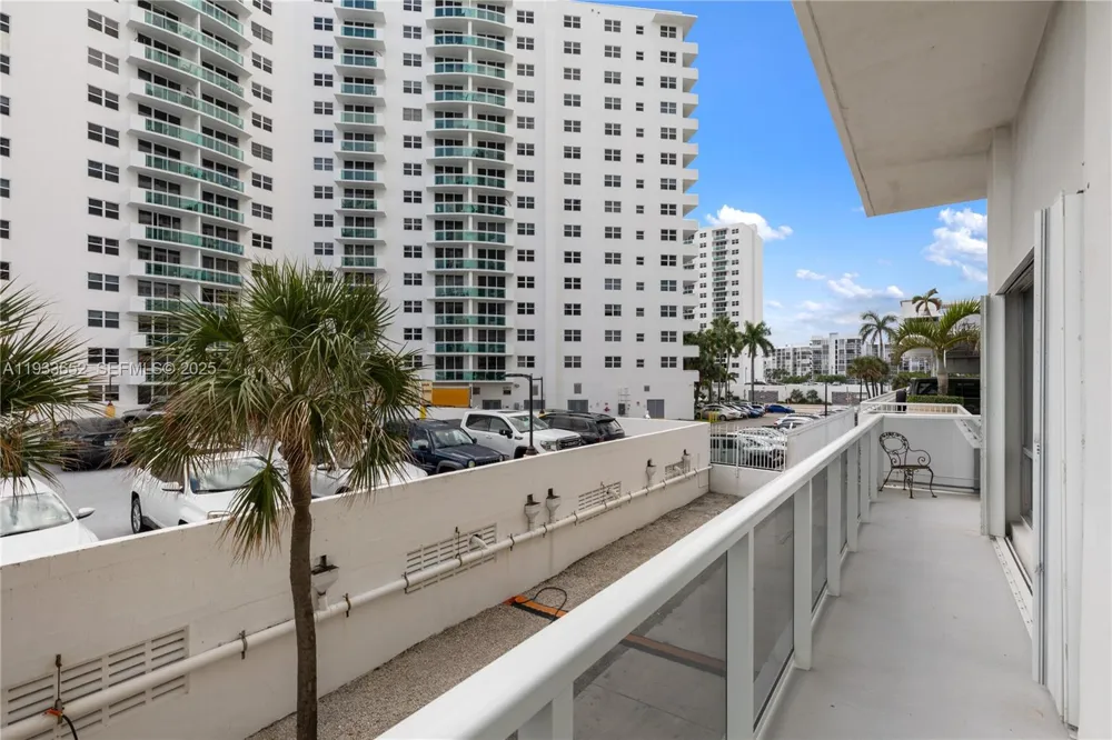 2751 S Ocean Dr #208S Hollywood, FL 33019