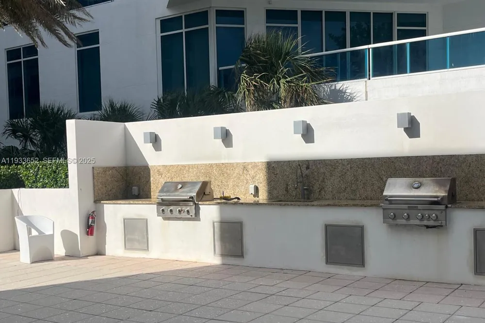 2751 S Ocean Dr #208S Hollywood, FL 33019