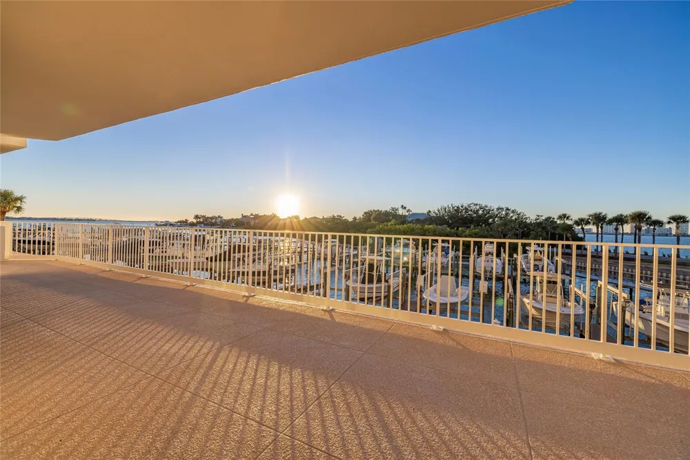 2 SEASIDE LANE #103 Belleair, FL 33756