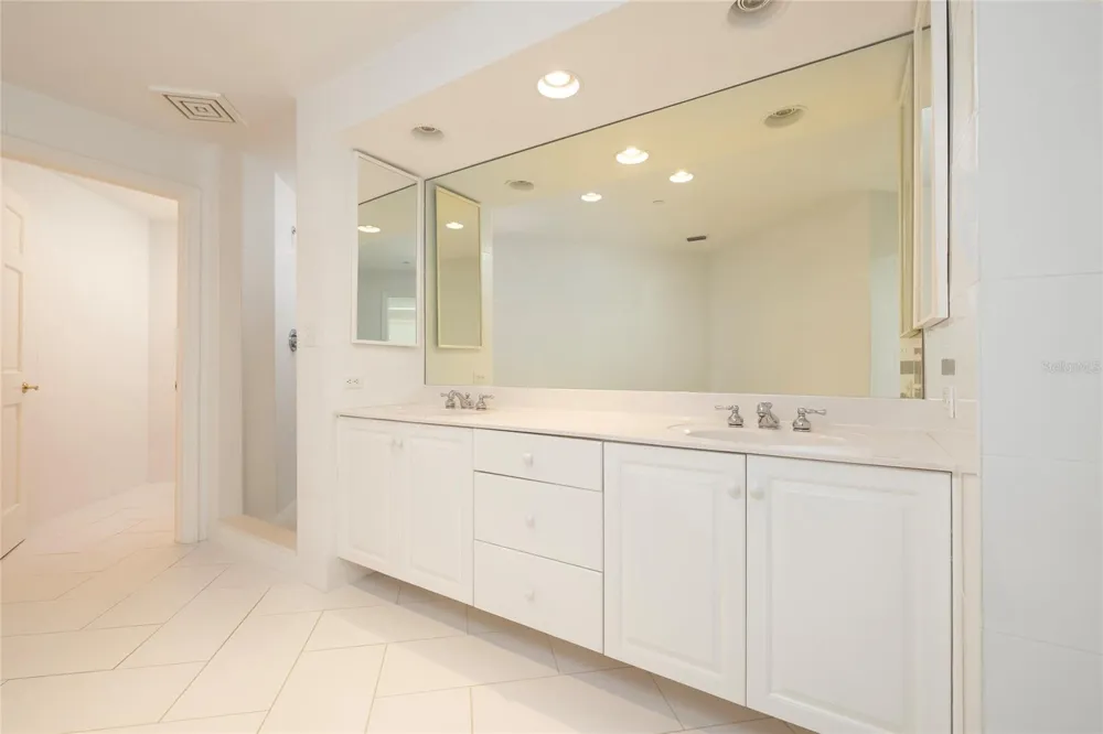 2 SEASIDE LANE #103 Belleair, FL 33756