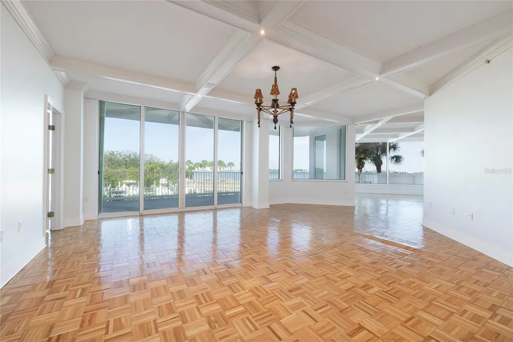 2 SEASIDE LANE #103 Belleair, FL 33756