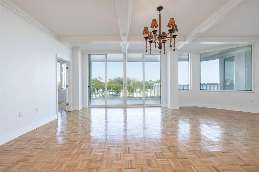 2 SEASIDE LANE #103 Belleair, FL 33756