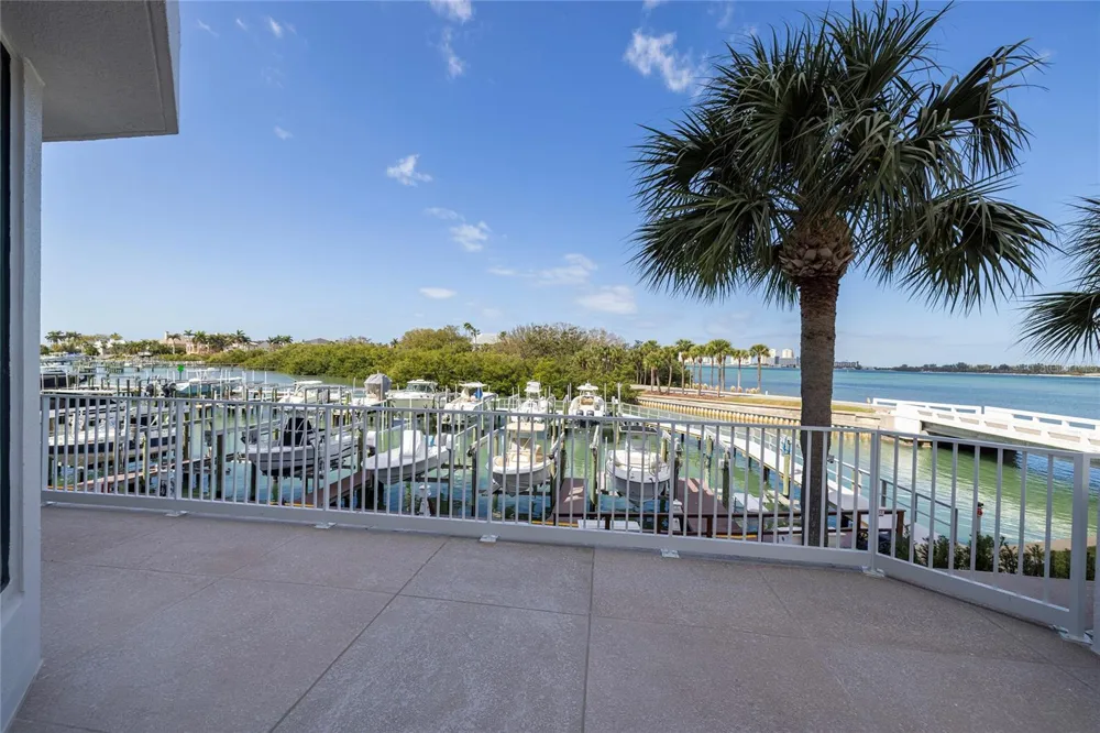 2 SEASIDE LANE #103 Belleair, FL 33756