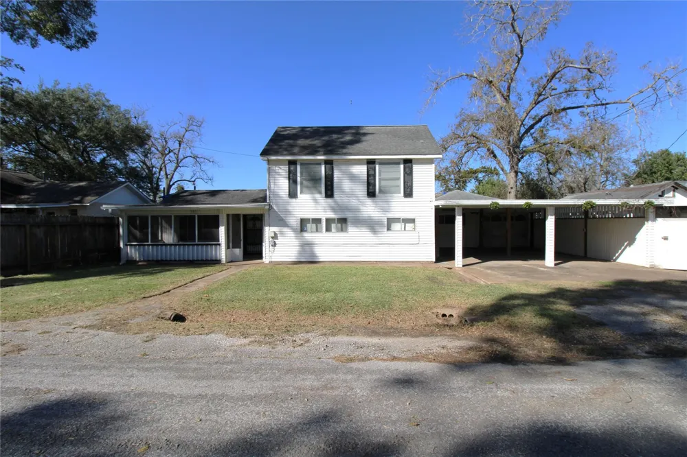 401 E 5th St Sweeny, TX 77480