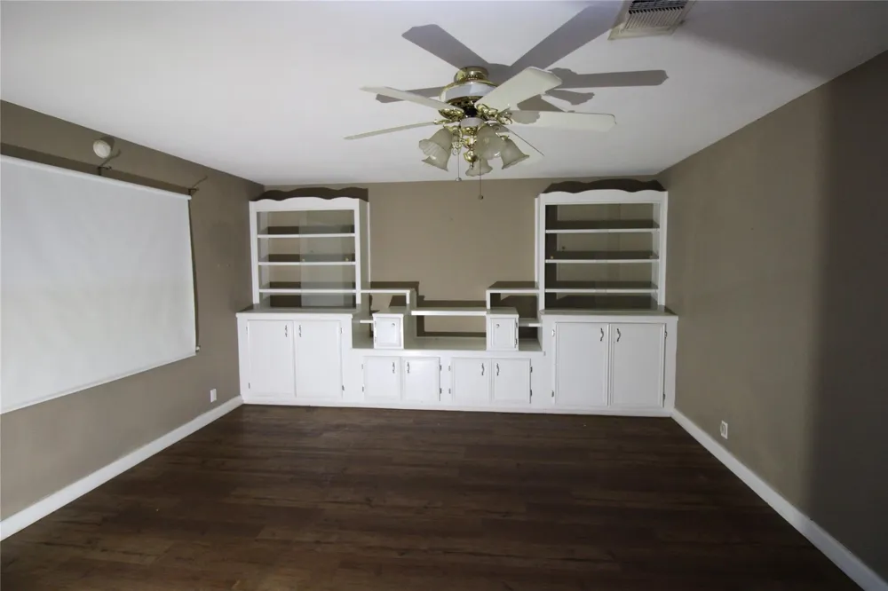 401 E 5th St Sweeny, TX 77480