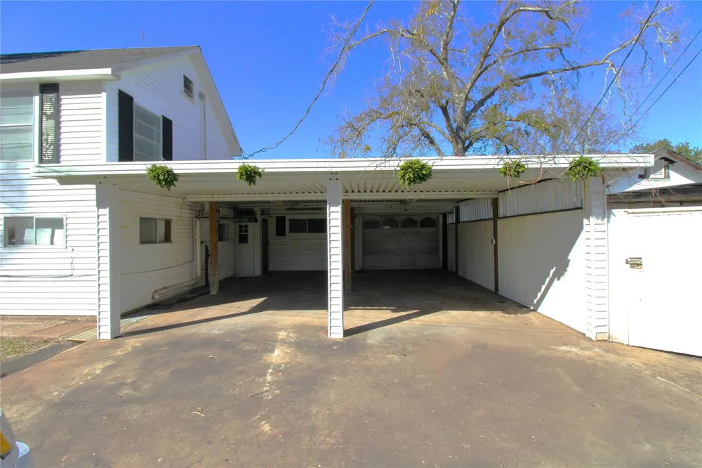 401 E 5th St Sweeny, TX 77480