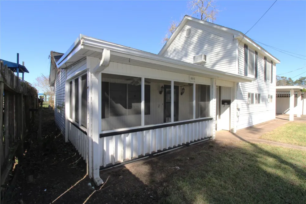 401 E 5th St Sweeny, TX 77480