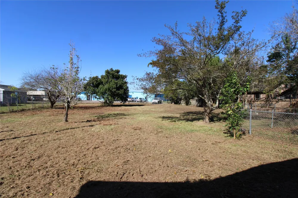 401 E 5th St Sweeny, TX 77480