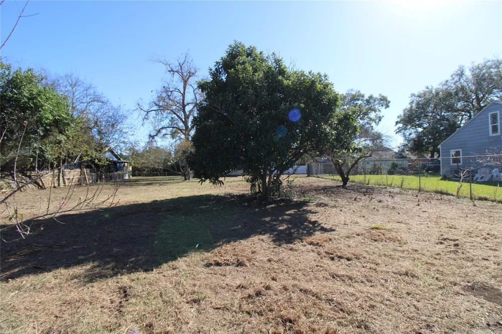 401 E 5th St Sweeny, TX 77480