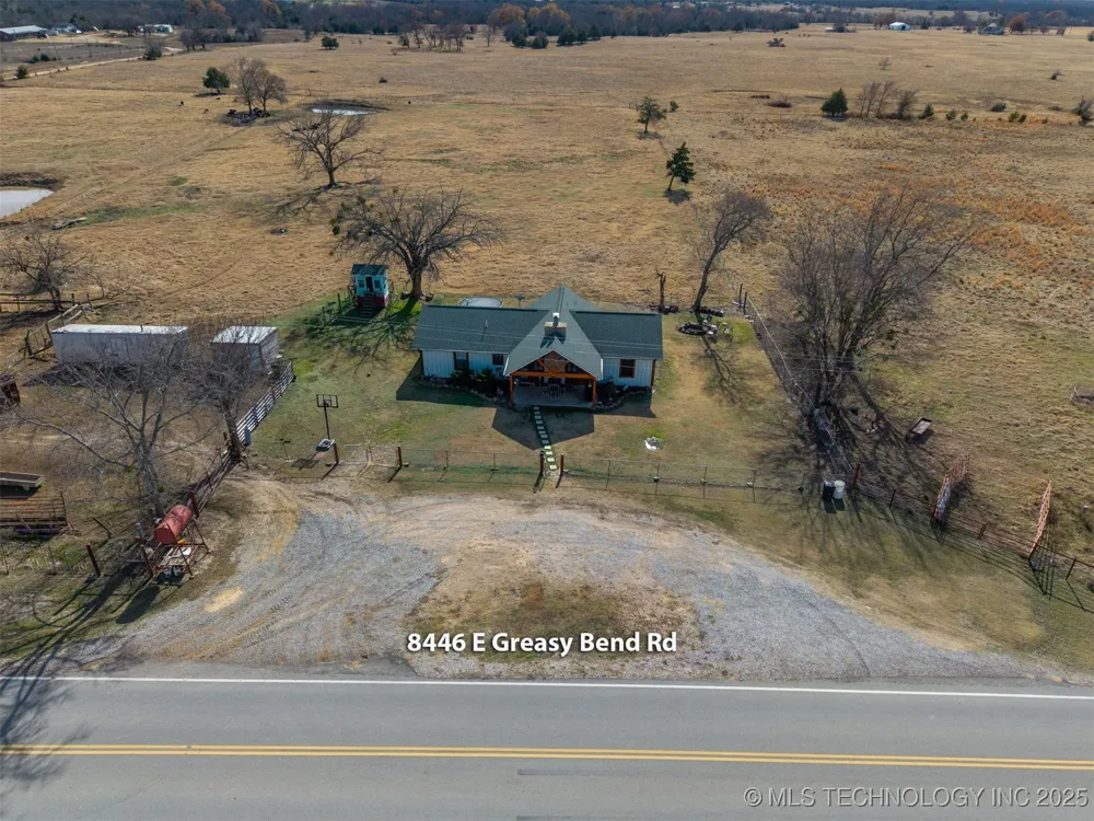 8446 E Greasy Bend Road Stringtown, OK 74569