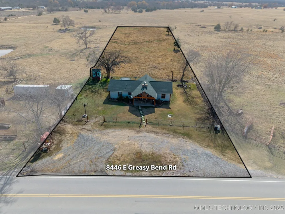 8446 E Greasy Bend Road Stringtown, OK 74569